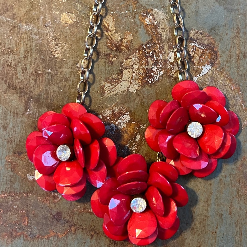 Red & Crystal Triple Flower Necklace w/Goldtone Chain 18”+2”